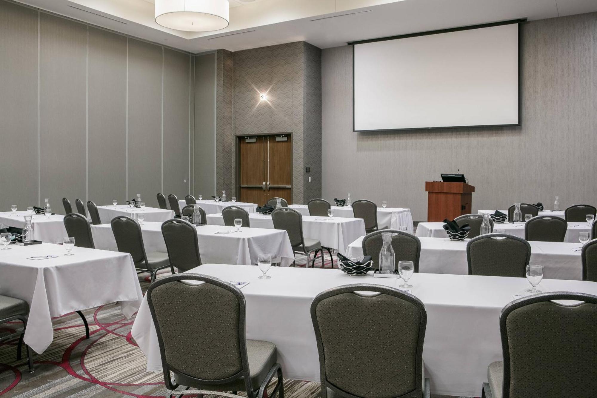 Courtyard By Marriott Omaha Bellevue At Beardmore Event Center Экстерьер фото