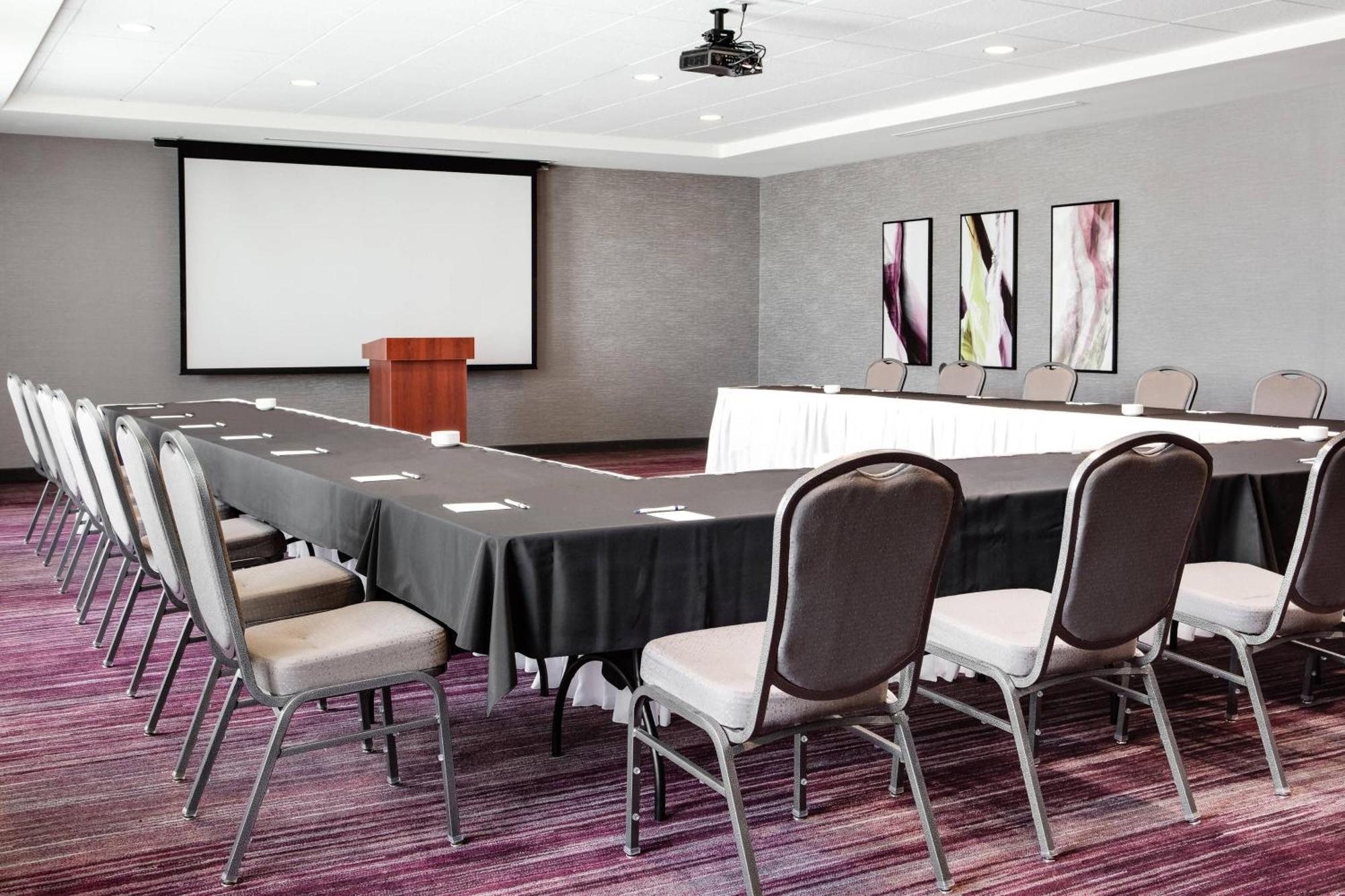 Courtyard By Marriott Omaha Bellevue At Beardmore Event Center Экстерьер фото