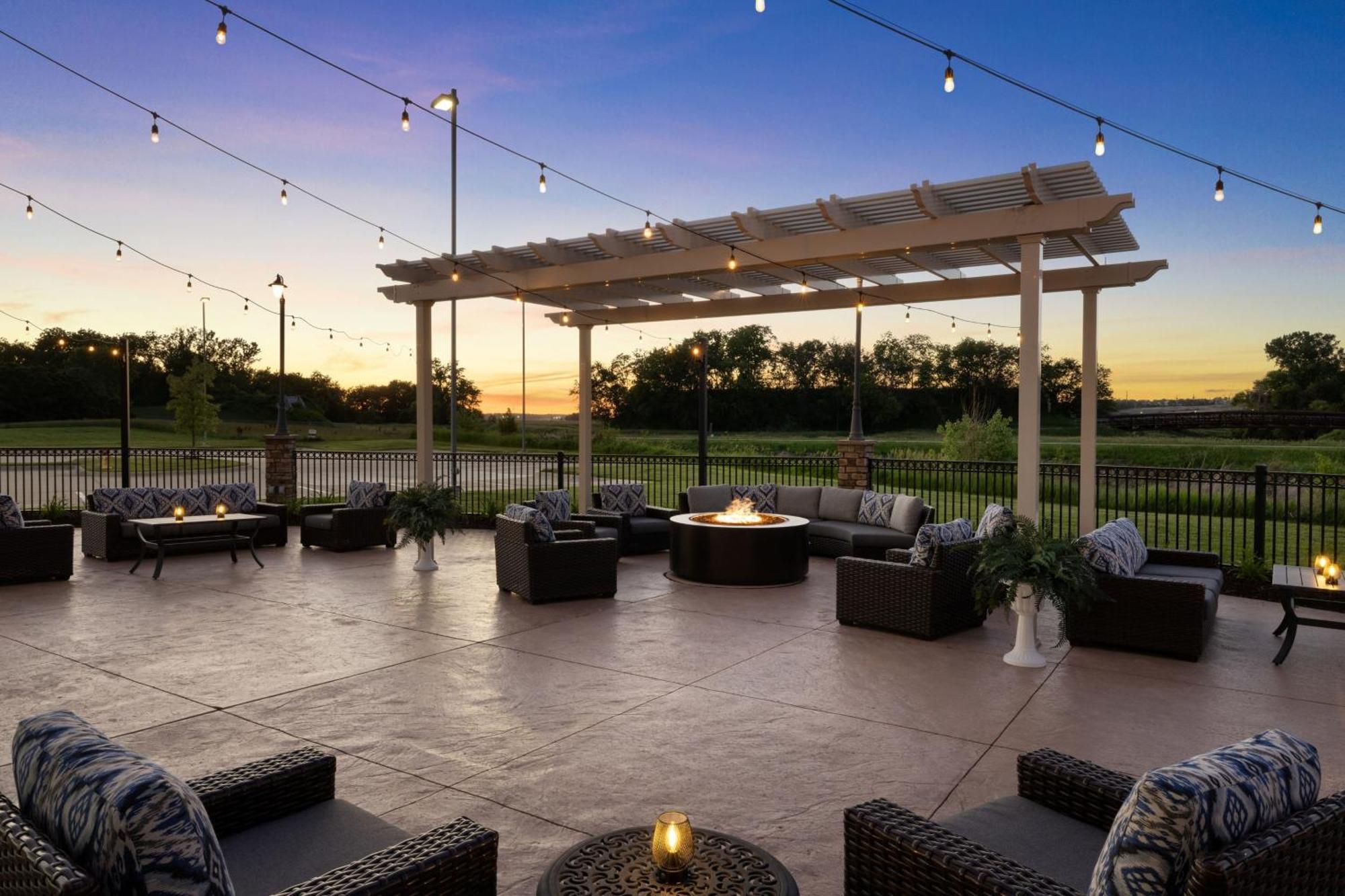 Courtyard By Marriott Omaha Bellevue At Beardmore Event Center Экстерьер фото