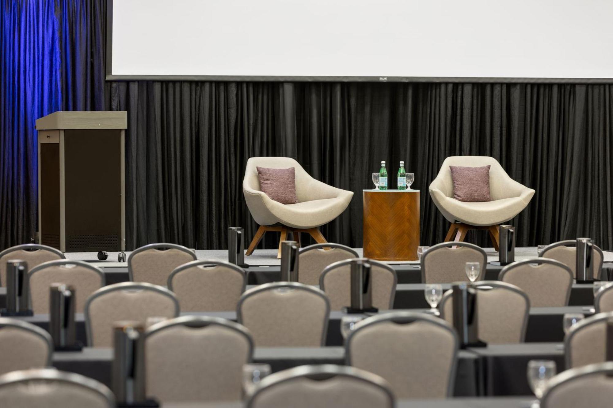 Courtyard By Marriott Omaha Bellevue At Beardmore Event Center Экстерьер фото