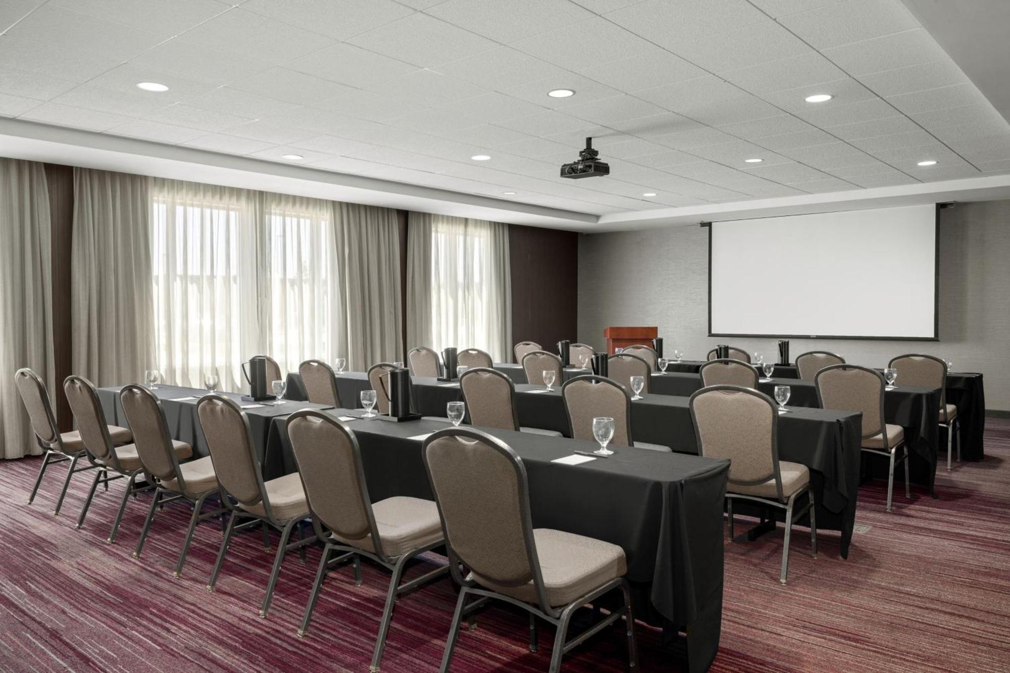 Courtyard By Marriott Omaha Bellevue At Beardmore Event Center Экстерьер фото