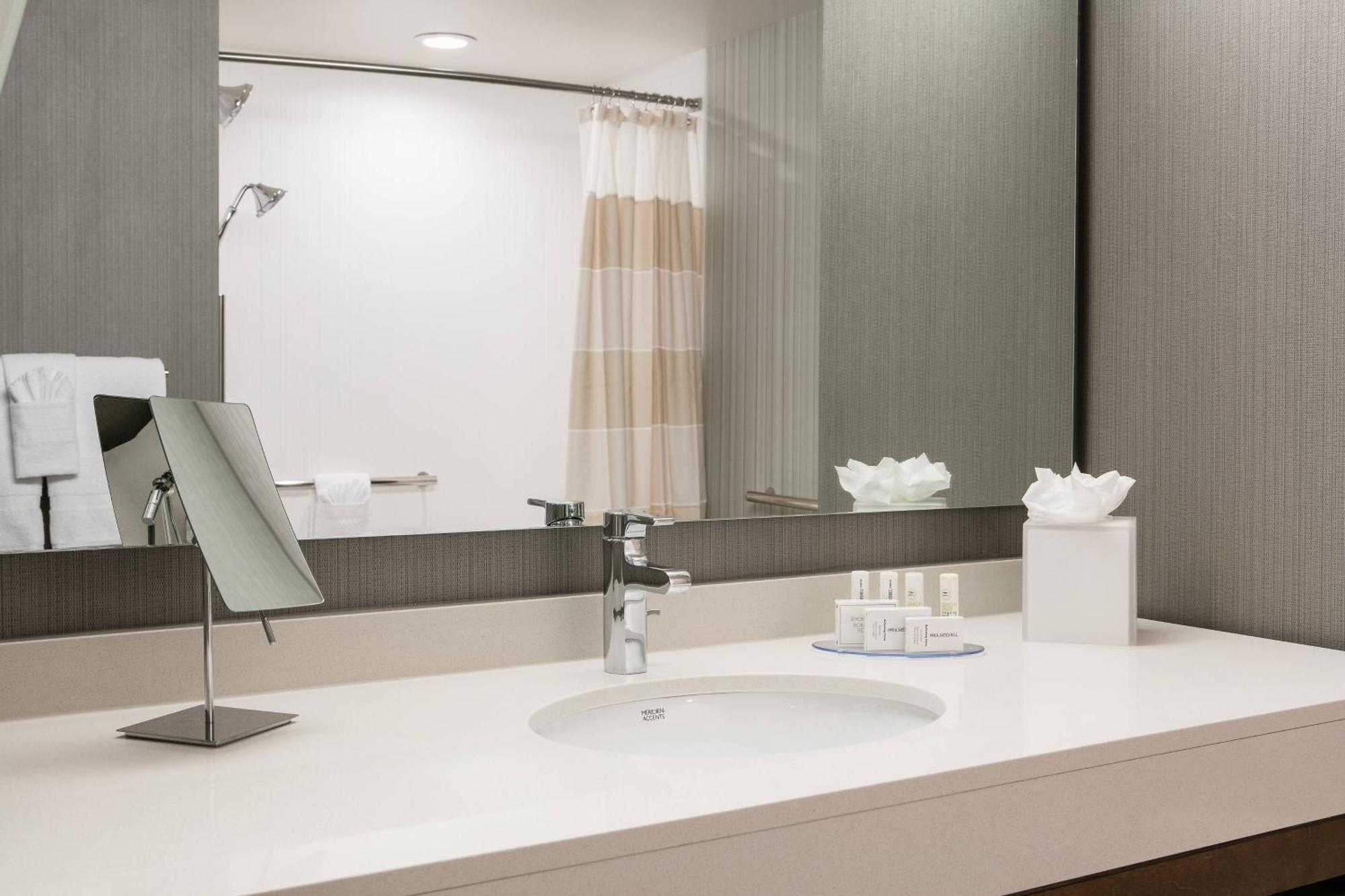 Courtyard By Marriott Omaha Bellevue At Beardmore Event Center Экстерьер фото