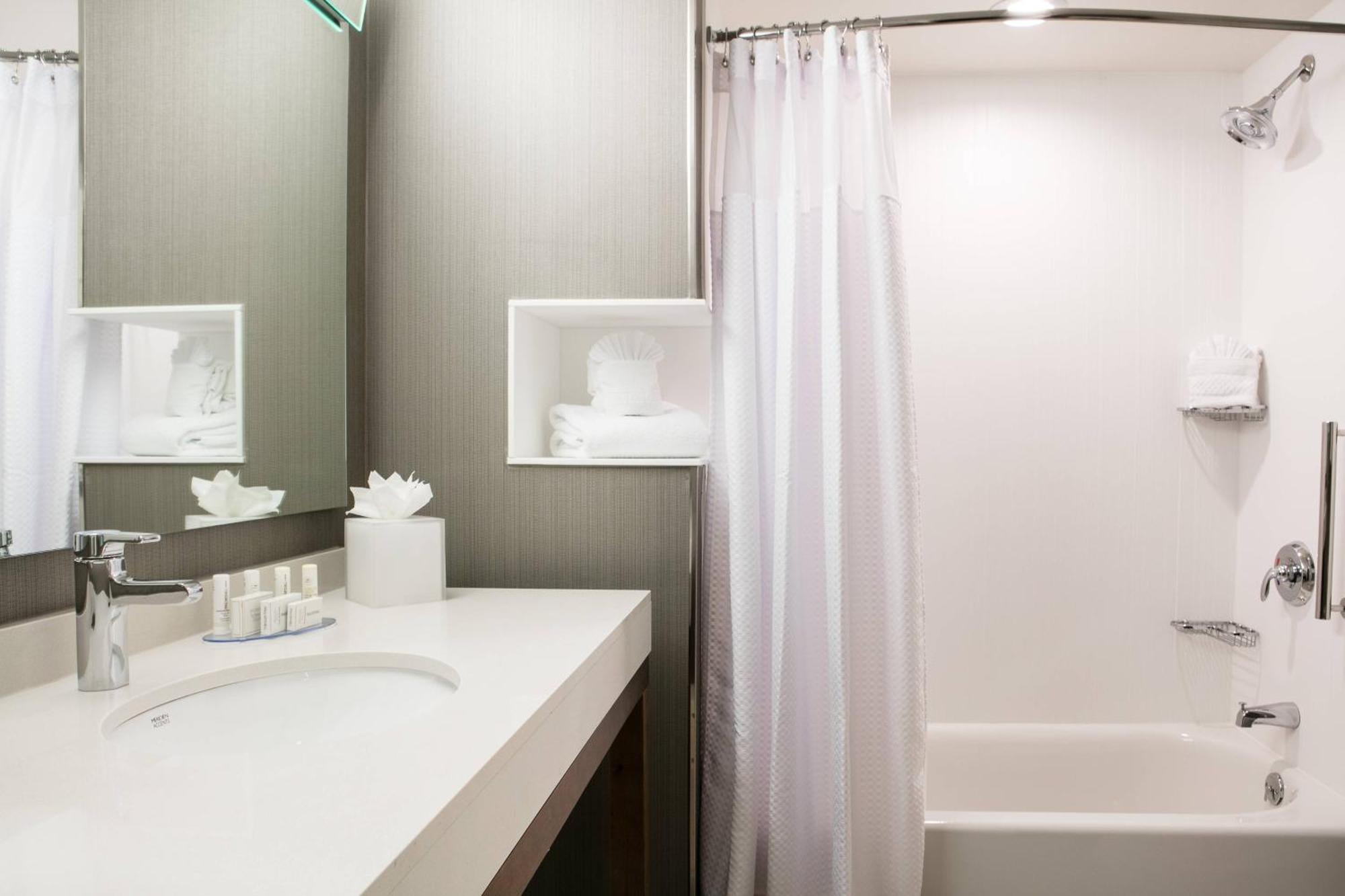 Courtyard By Marriott Omaha Bellevue At Beardmore Event Center Экстерьер фото